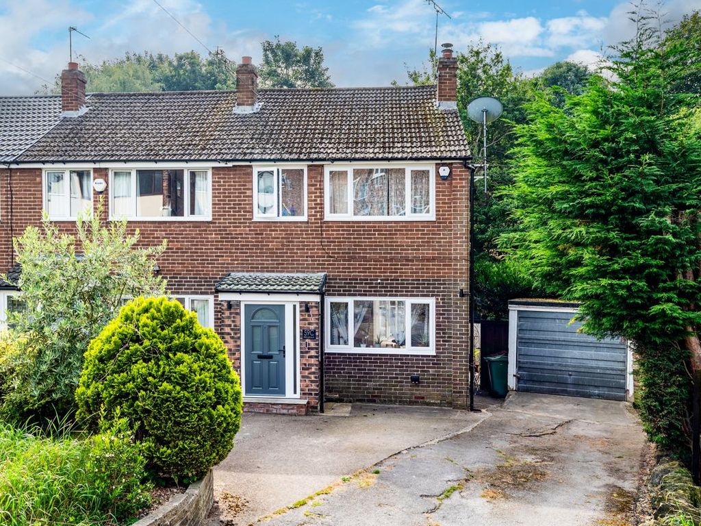 3 bed end terrace house for sale in Billingbauk Drive, Bramley, Leeds