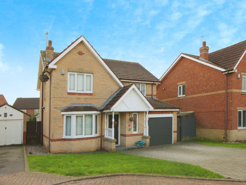 4 bed detached house for sale in Frensham Close, Kingswood, Hull, East