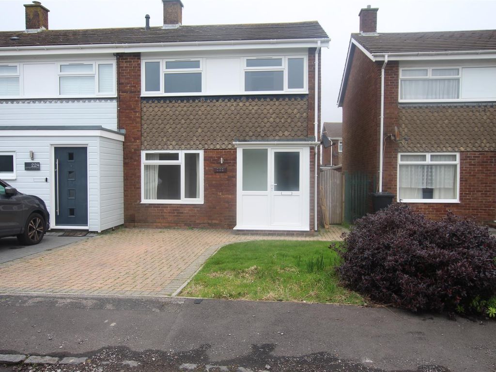 3 bed end terrace house to rent in Seven Sisters Road, Willingdon