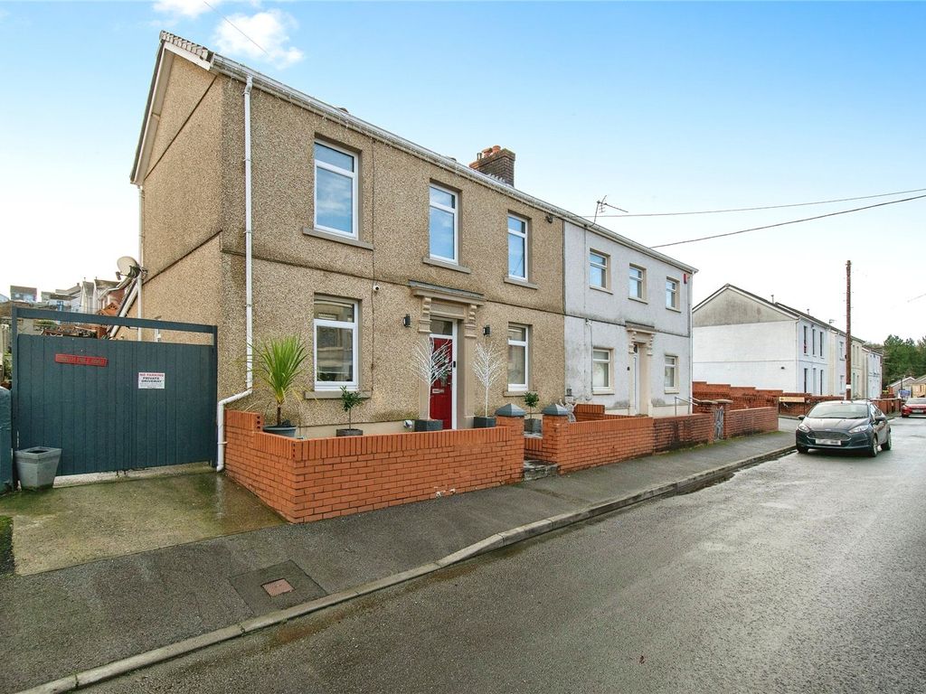 4 bed semidetached house for sale in Stepney Road, Garnant, Ammanford