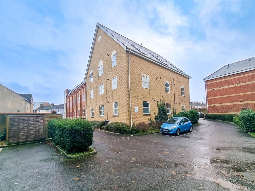 1 bed flat to rent in Trafalgar Court, Trafalgar Street, Gillingham ME7