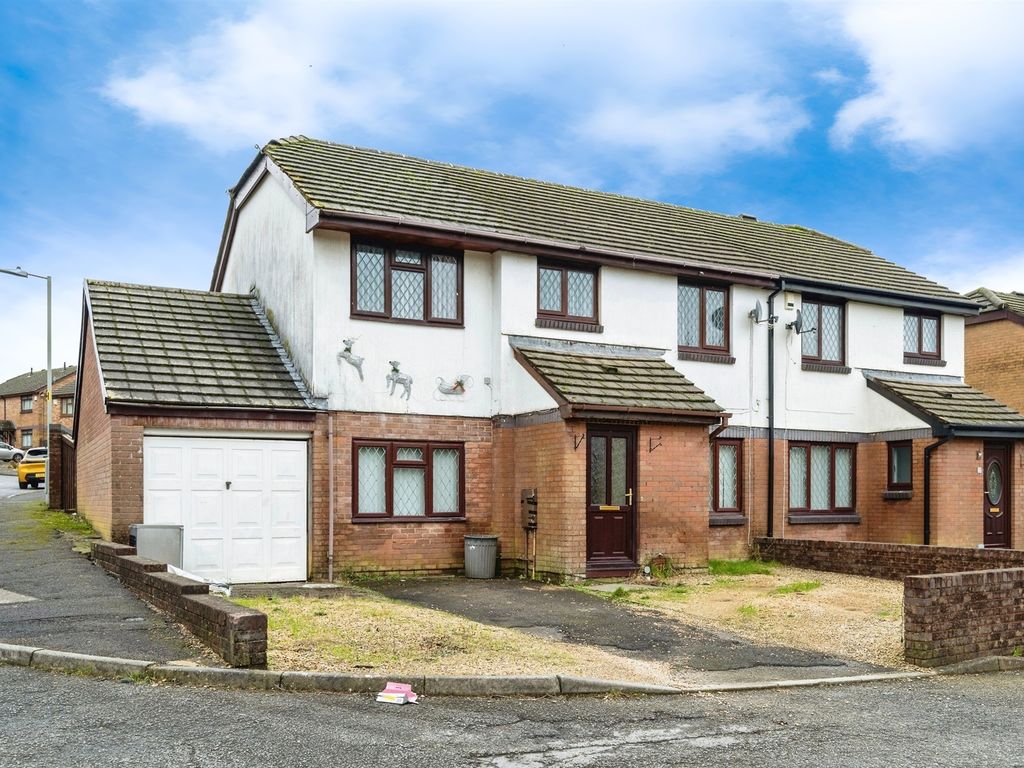 5 bed semidetached house for sale in Heol Cadnawes, Cwmrhydyceirw