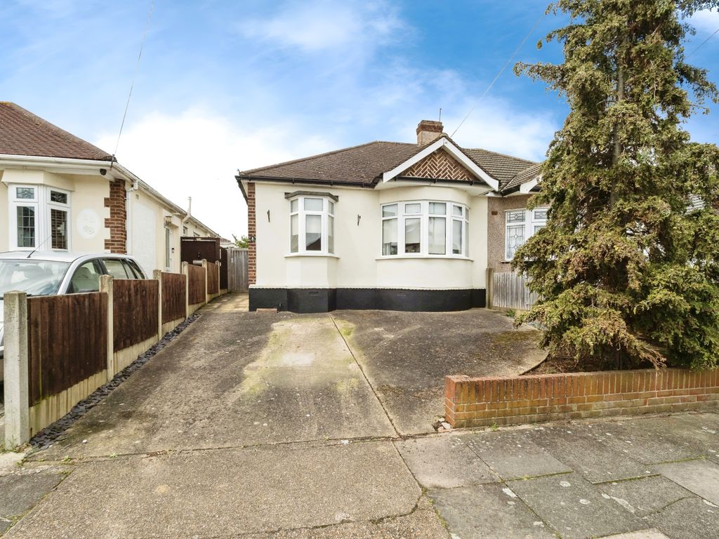 2 bed bungalow for sale in Lingfield Avenue, Upminster RM14, £450,000
