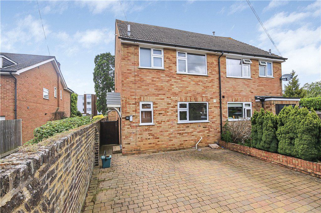 3 bed semidetached house to rent in Penton Road, StainesUponThames