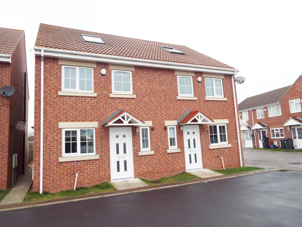 4 bed semidetached house for sale in Glaisedale Court, Laughton Common