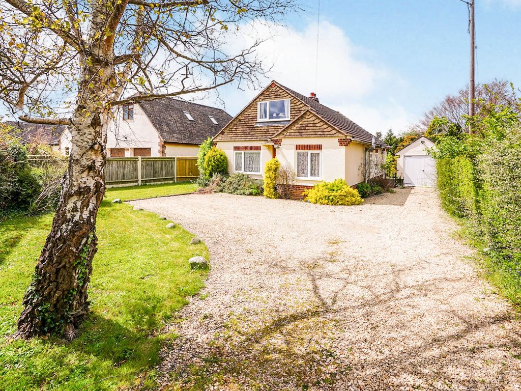 4 bed detached bungalow for sale in Bessels Way, Blewbury, Didcot OX11