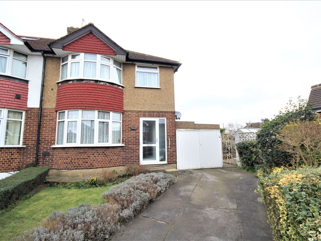 3 bed semidetached house for sale in Stanwell Gardens, Stanwell