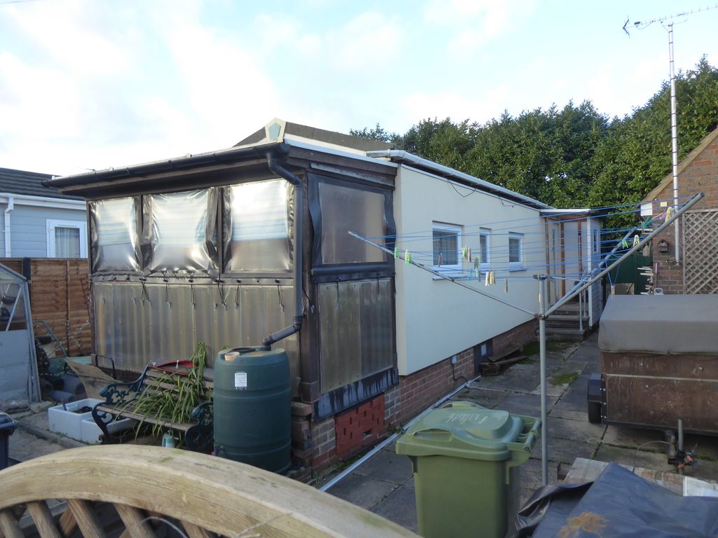 Fairoaks Park, Aldershot Road, Guildford, Surrey GU3  