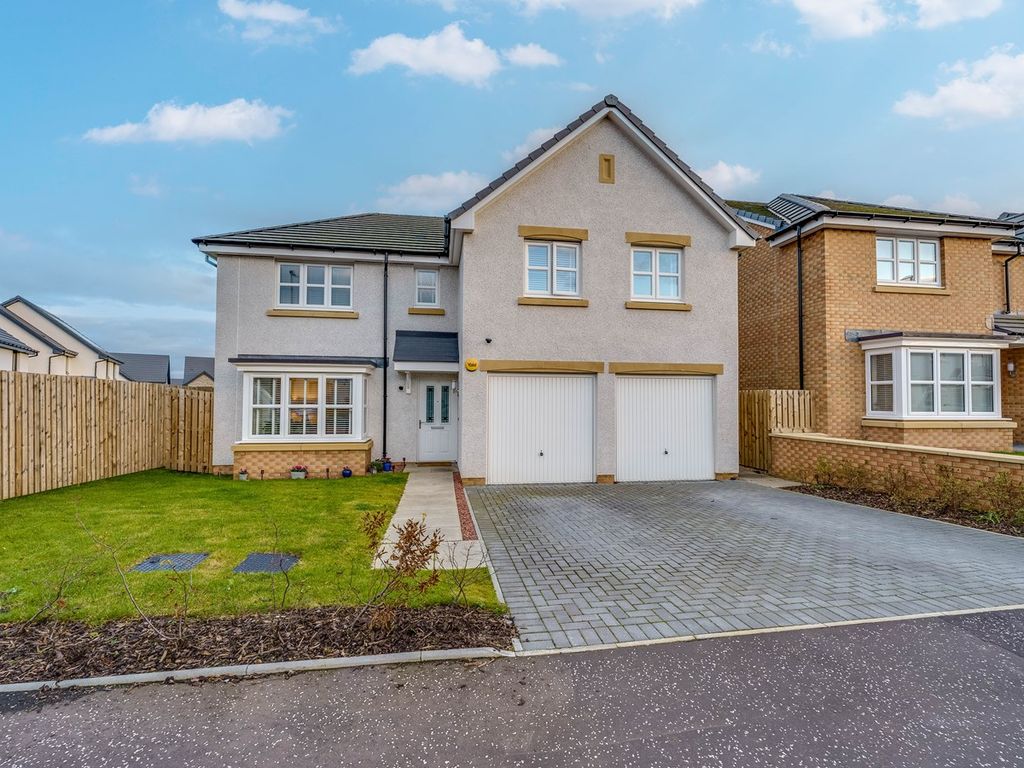 5 bed detached house for sale in Dunnock Road, Dunfermline KY11, £