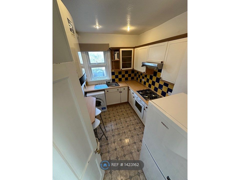 1 bed flat to rent in Kingston Road, London SW20, £1,400 pcm Zoopla