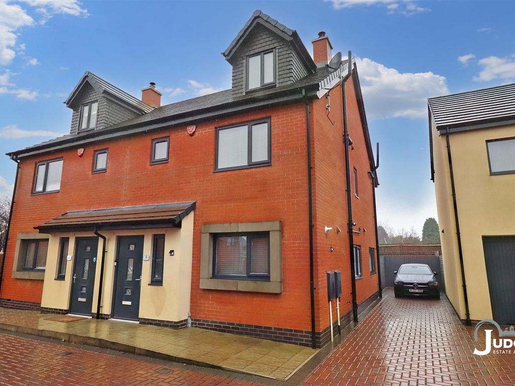 4 bed semidetached house for sale in Browns Blue Close, Markfield LE67