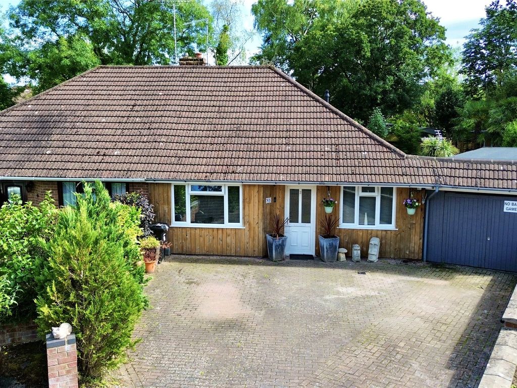 2 bed bungalow for sale in Felstead Close, Earley, Reading, Berkshire