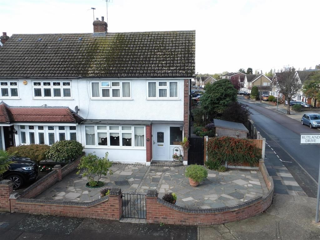 3 bed semidetached house for sale in Rutland Drive, Hornchurch, Essex