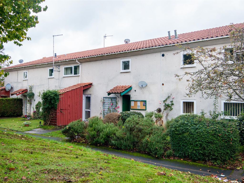 2 bed to rent in Glovers Lane, Heelands, Milton Keynes MK13