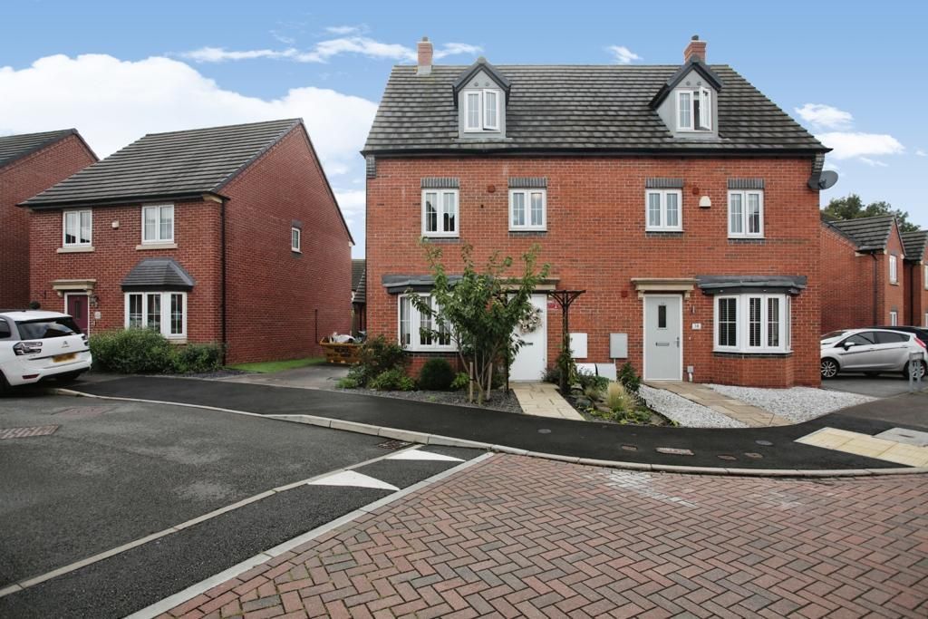 4 bed semidetached house for sale in Plum Crescent, Hinckley