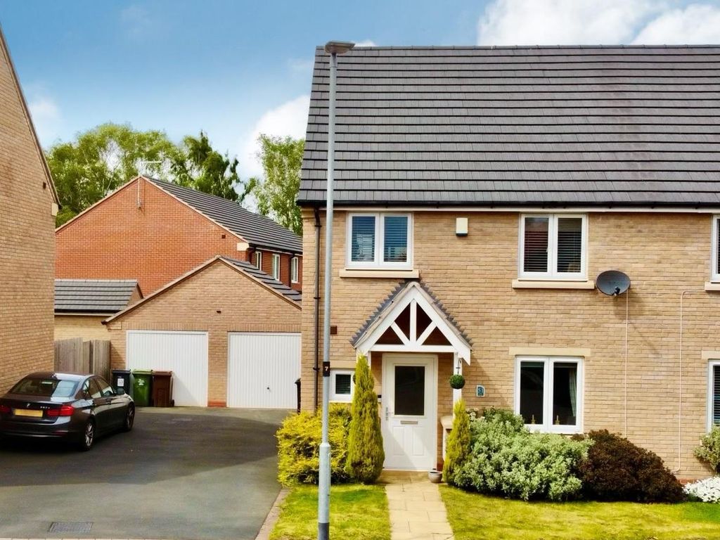 3 bed semidetached house for sale in Glen Road, Loughborough LE11, £