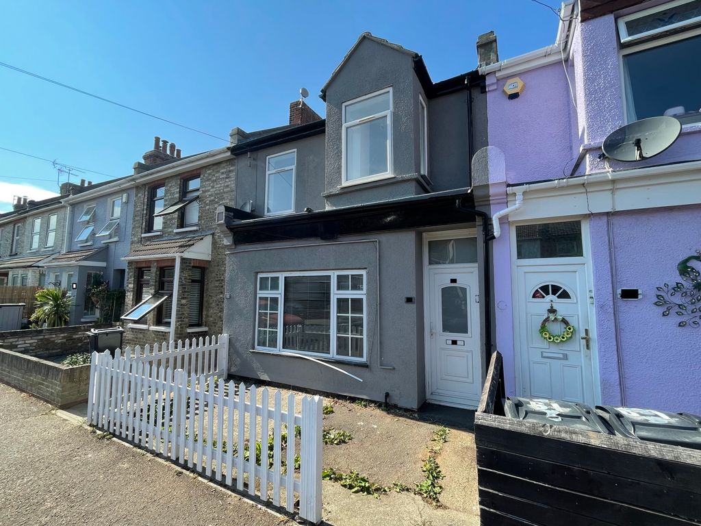 2 bed flat to rent in Dudley Road, ClactonOnSea CO15 Zoopla