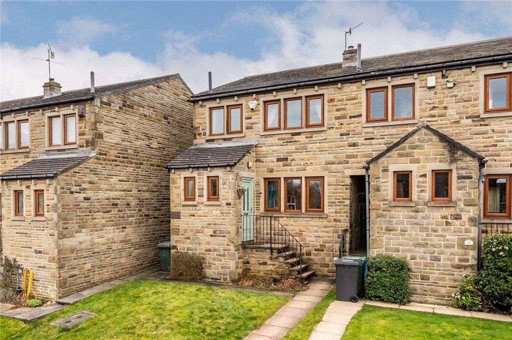 3 bed end terrace house for sale in Stapper Green, Wilsden, Bradford
