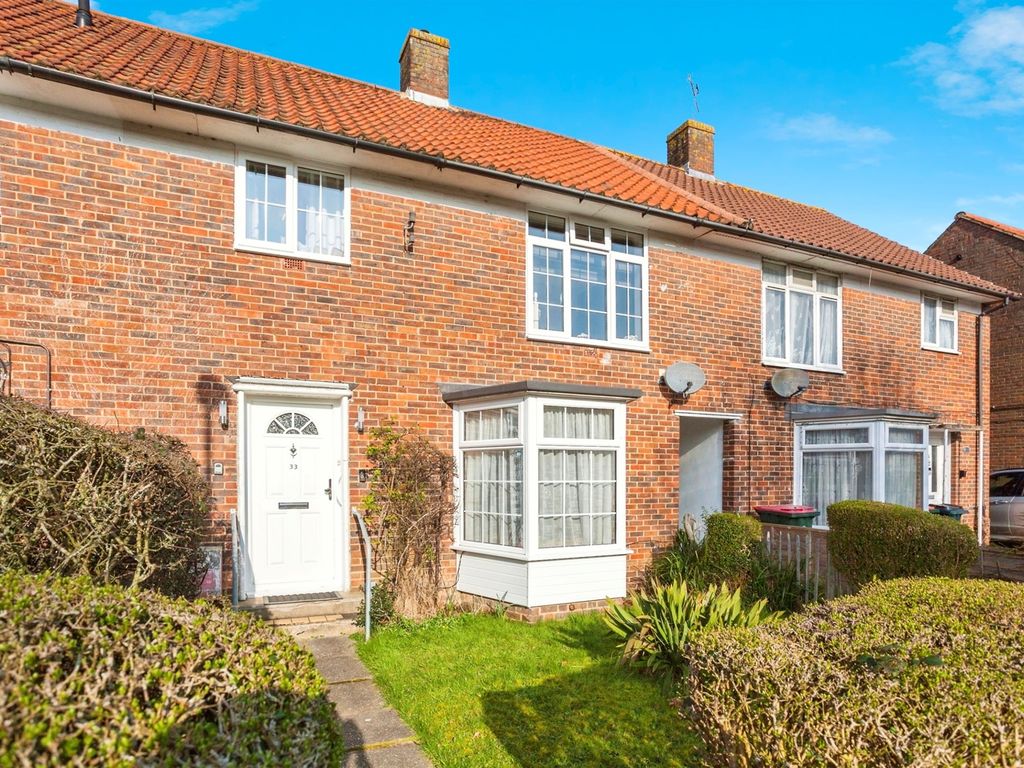 3 bed terraced house for sale in Shaws Road, Crawley RH10, £375,000