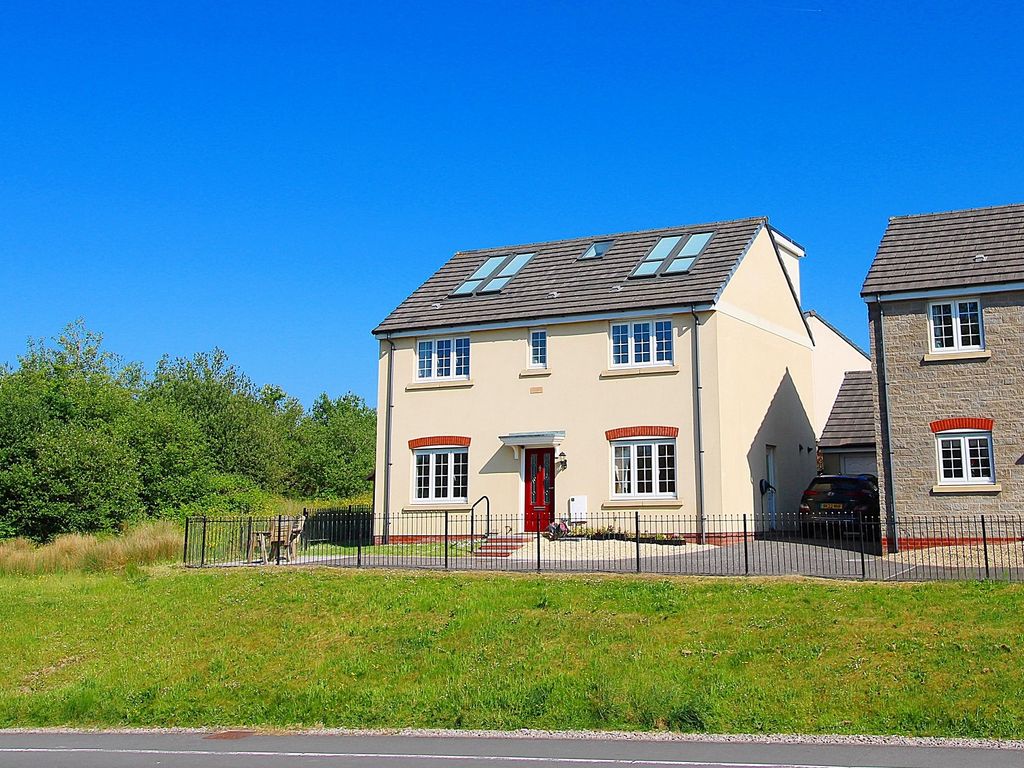 6 bed detached house for sale in Lantern Close, Llanharan, Pontyclun