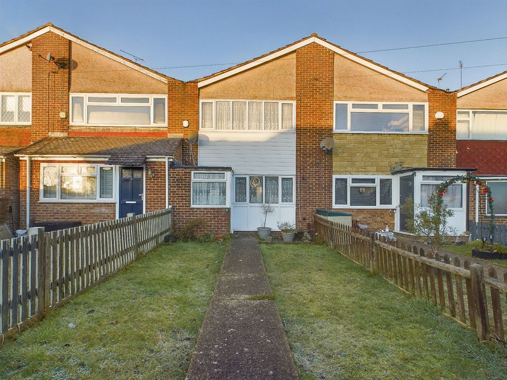 3 bed terraced house for sale in Wakefield Close, Strood, Rochester, 2