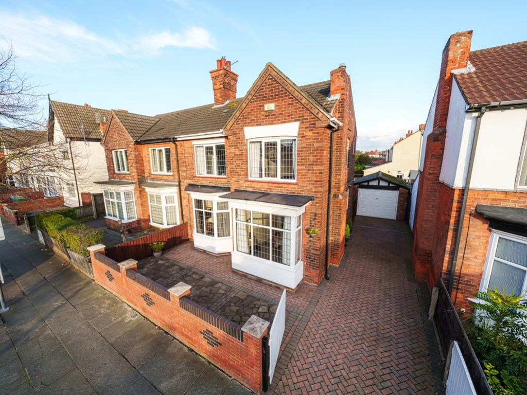 3 bed semidetached house for sale in Hainton Avenue, Grimsby