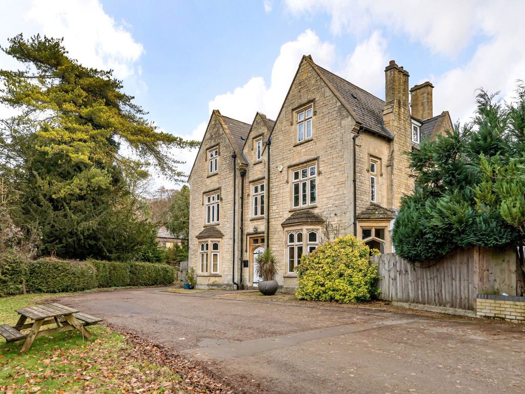 2 bed flat for sale in Leckhampton Hill, Cheltenham, Gloucestershire GL53 Zoopla