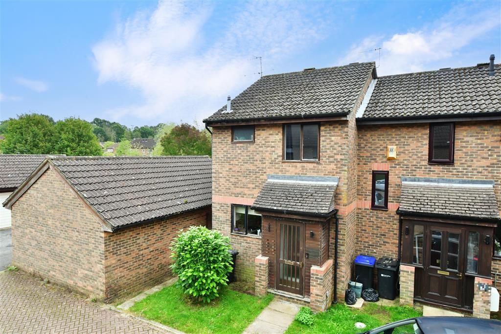2 bed end terrace house for sale in Lake View, North Holmwood, Dorking