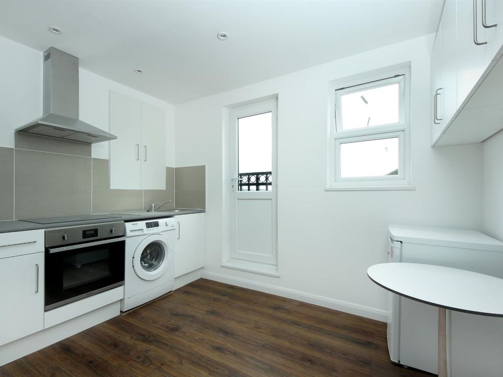 Studio to rent in Uxbridge Road, London W12, £1,350 pcm Zoopla