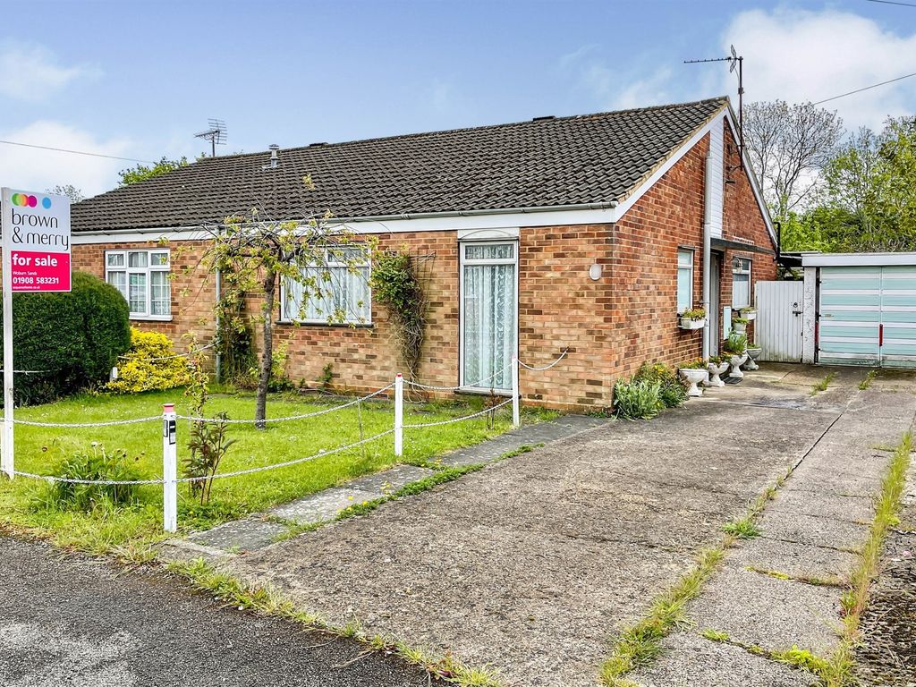 2 bed semidetached bungalow for sale in Vandyke Close, Woburn Sands