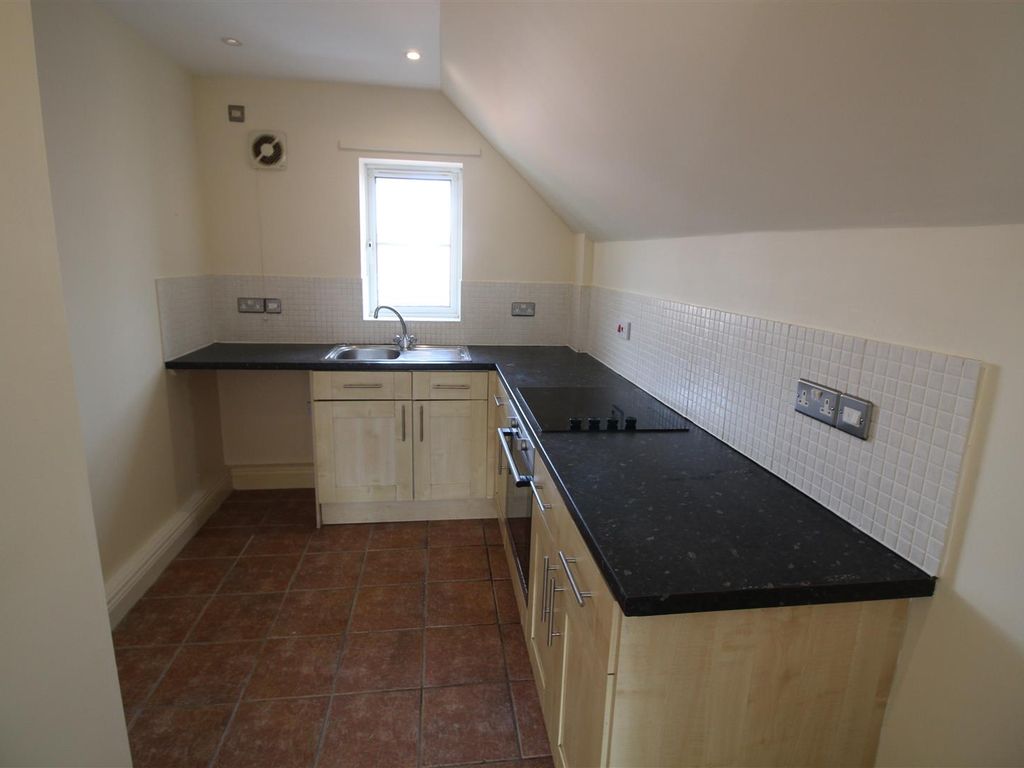 2 bed flat to rent in Breckhill Road, Mapperley, Nottingham NG3, £725