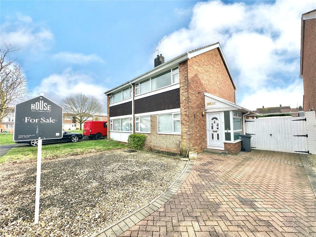 3 bed semidetached house for sale in Finchdale, Covingham, Swindon SN3