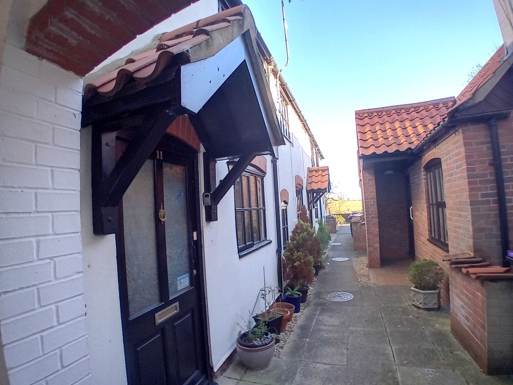 2 bed terraced house to rent in Tannery Lane, Folkingham, Sleaford NG34