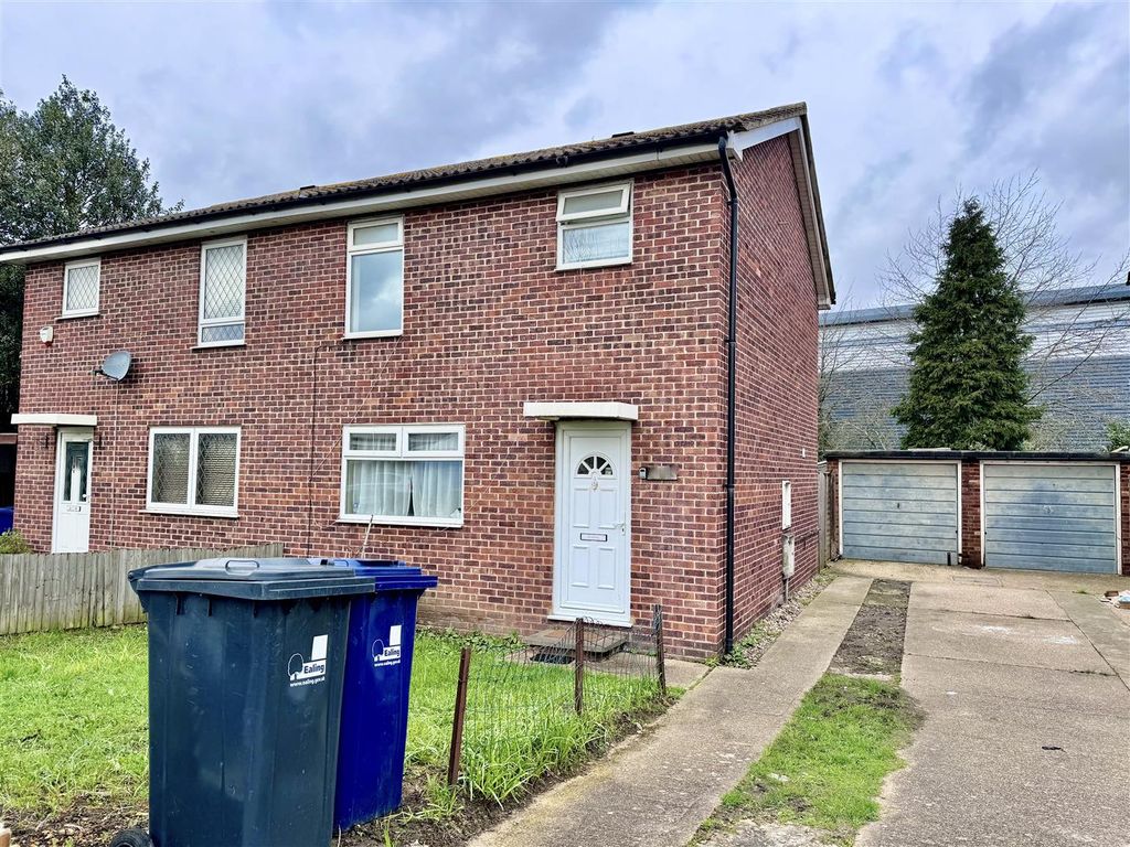 3 bed semidetached house to rent in Hill Rise, Greenford UB6, £2,350