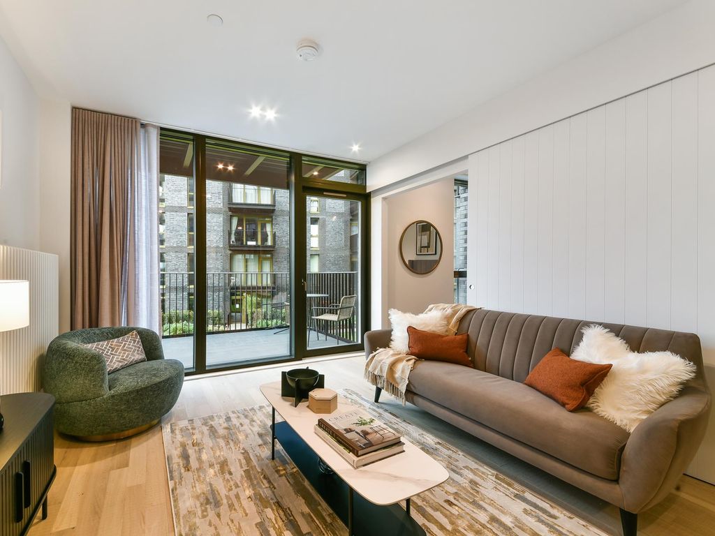 1 bed flat for sale in Lewis House, Bradshaw Yard, Brentford TW8, £