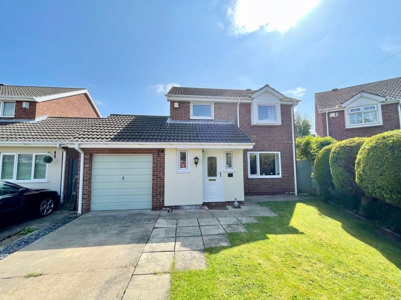 3 bed detached house for sale in Lime Grove, HoltonLeClay, Grimsby