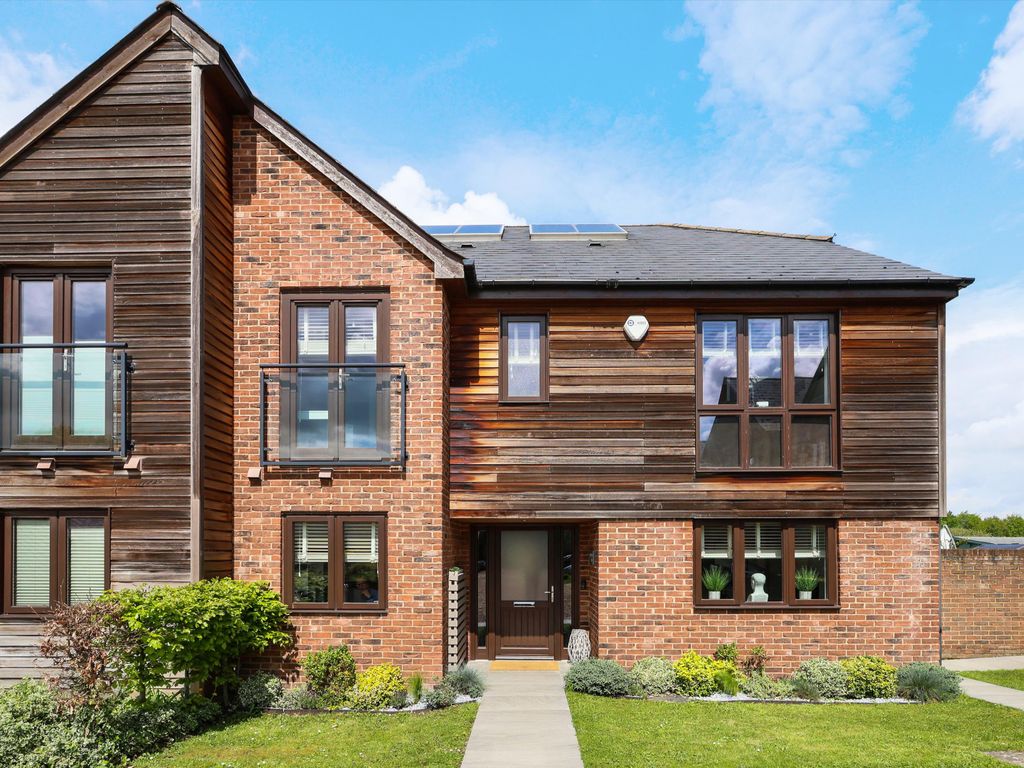 4 bed end terrace house for sale in Princess Park, Addlestone, Surrey