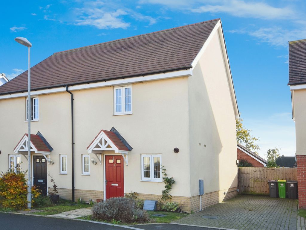 2 bed semidetached house for sale in William Gardens, Rochford, Essex
