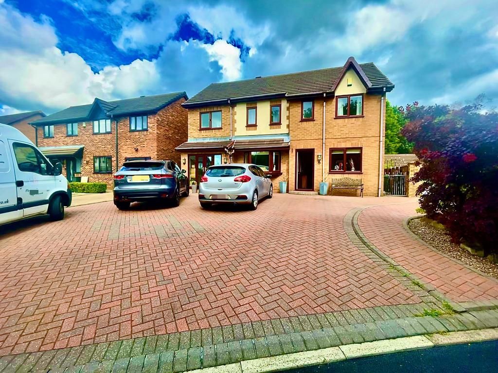 4 bed detached house for sale in Hoskers Nook, Daisy Hill, Westhoughton, Bolton BL5, £425,000