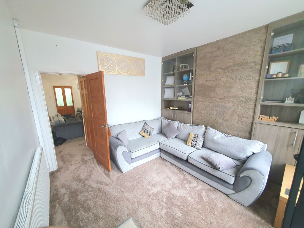 3 bed terraced house for sale in Mere Road, Leicester LE5, £275,000