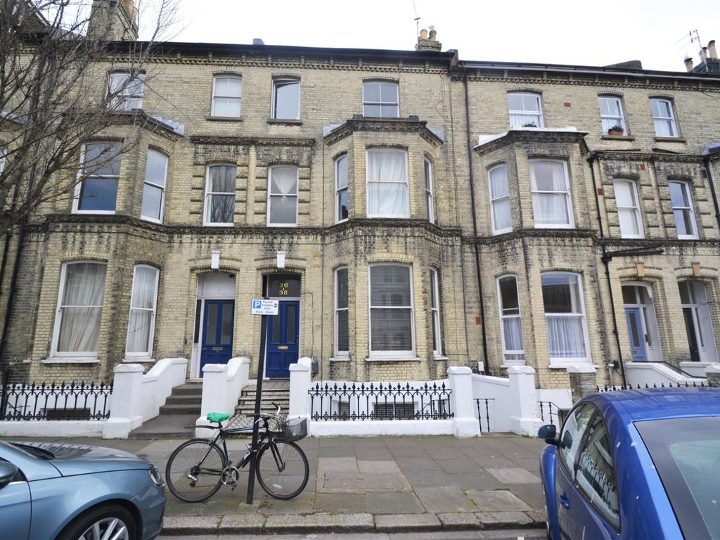 2 bed flat to rent in Tisbury Road, Hove, East Sussex BN3, £1,450 pcm Zoopla