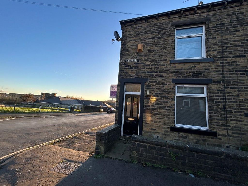 2 bed end terrace house for sale in Bath Place, Halifax HX3, £120,000