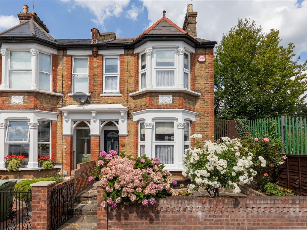 3 bed end terrace house for sale in Silverdale Road, London E4, £