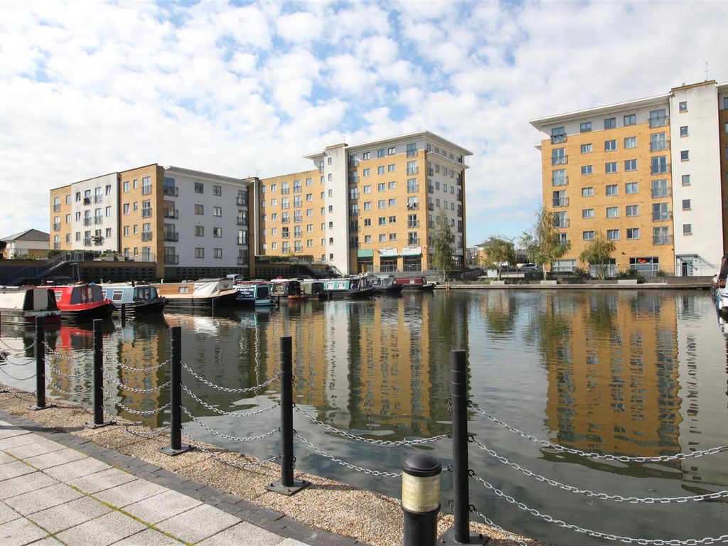 2 bed flat for sale in Taywood Road, Northolt UB5, £289,995 Zoopla