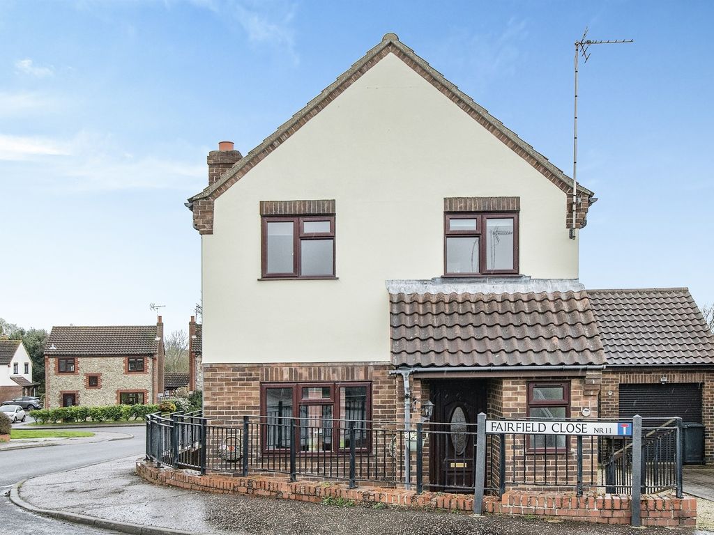 3 bed detached house for sale in Fairfield Close, Mundesley, Norwich