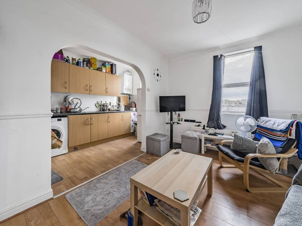 1 bed flat for sale in Edgware Road, St John's Wood, London W2, £