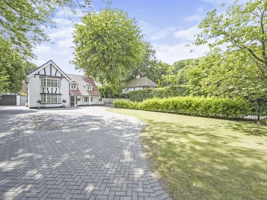 4 bed detached house for sale in Cantley Lane, Bessacarr, Doncaster DN4
