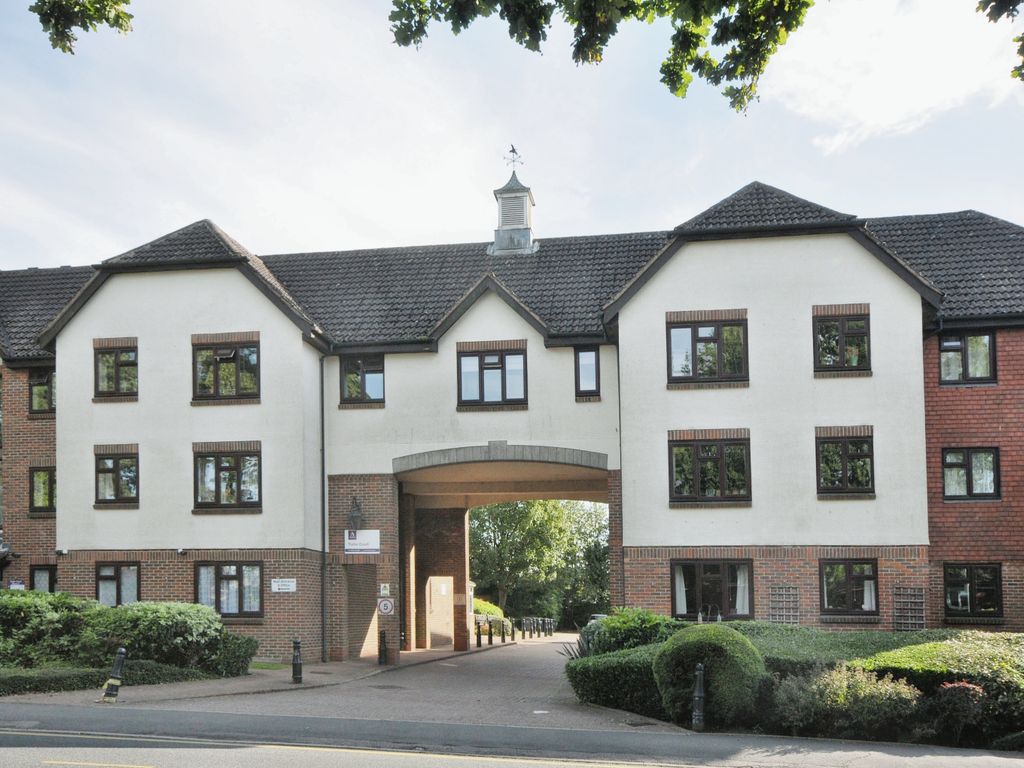 1 bed flat for sale in Main Road, Biggin Hill, Westerham TN16, £200,000