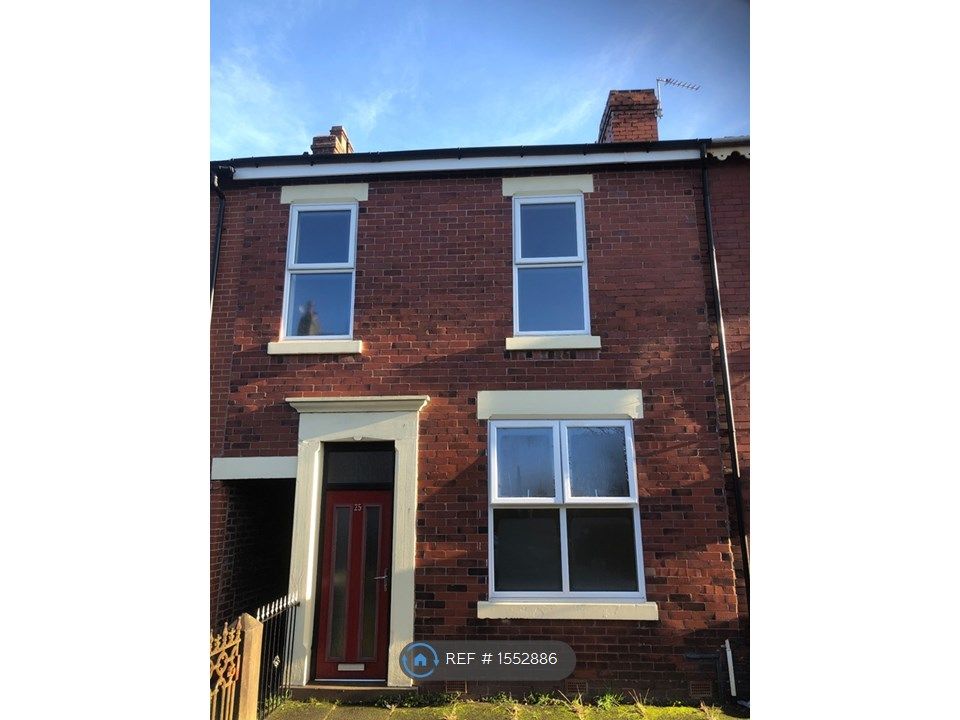 3 bed terraced house to rent in Armstrong Street, AshtonOnRibble
