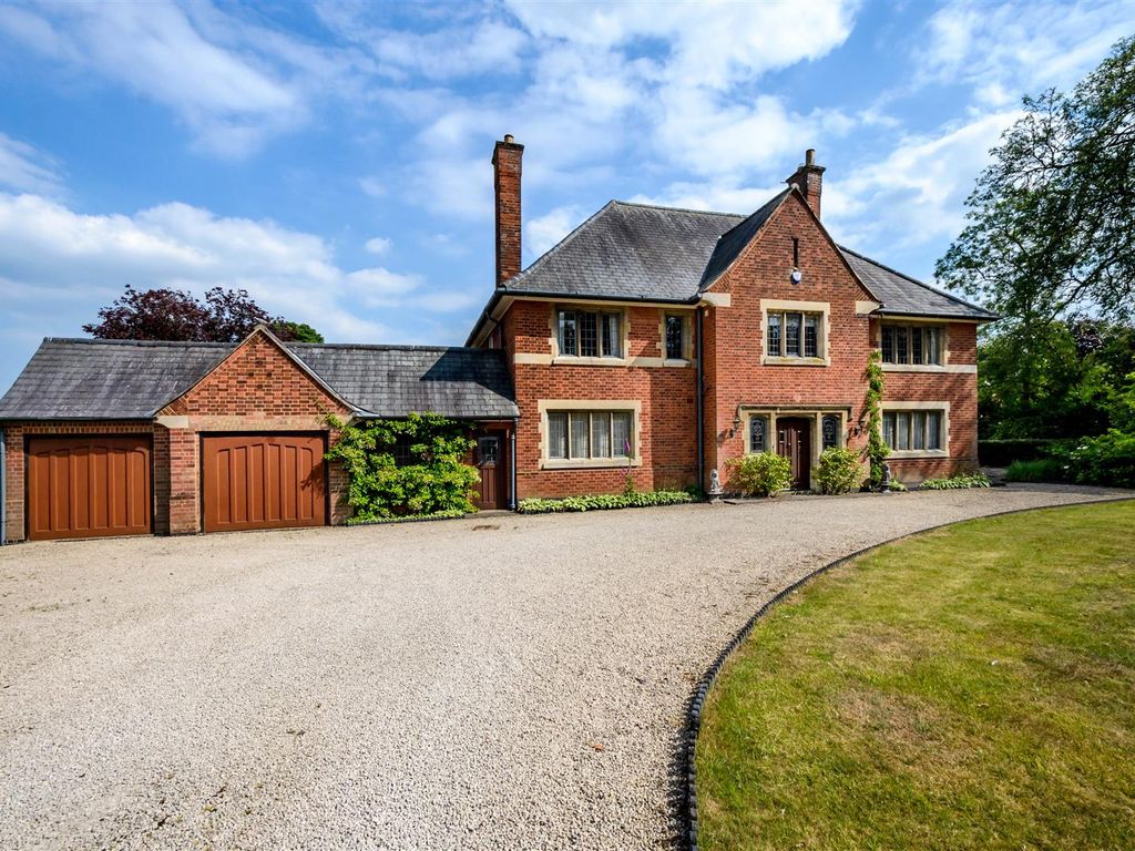 4 bed detached house for sale in Hinckley Road, Earl Shilton, Leicester